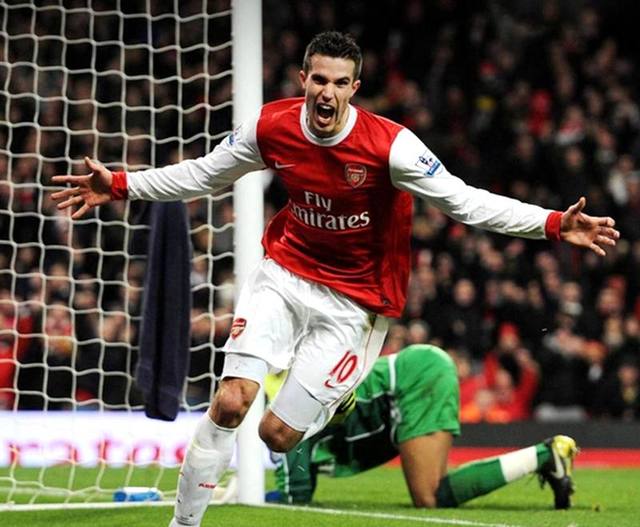 库里遭名宿批评：你应该站出来阻止追梦科尔吵架 而不是坐在旁边看戏（名宿批库里：别坐观成戏，该挺身制止追梦与科尔的争吵）