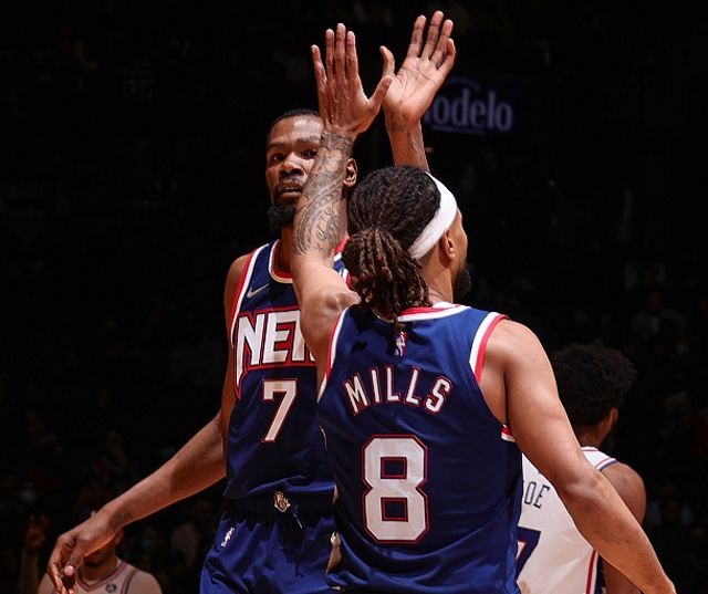 幸福甜蜜，高准翼爱人社媒分享婚纱照拍摄花絮（甜蜜满满，高准翼爱人在社媒晒出婚纱照拍摄花絮）