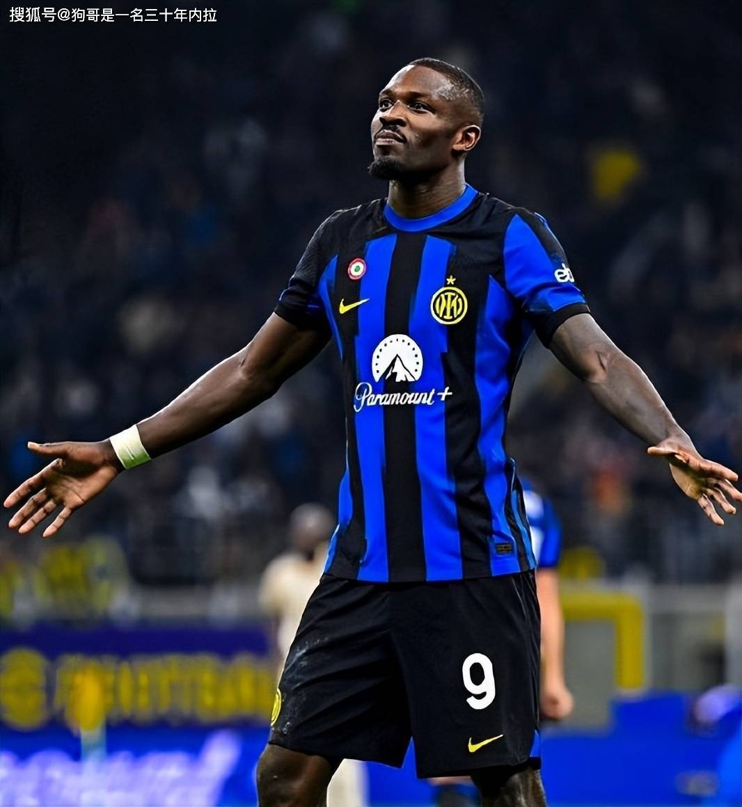 吉拉西无缘2025非洲足球先生奖，他的哥哥在社媒表达不满（吉拉西错失2025非洲足球先生，其兄在社媒发声不满）