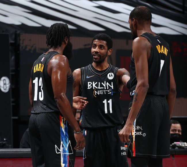 迪纳塔莱：科斯蒂奇希望与尤文续约，他在尤文感觉很好（迪纳塔莱称科斯蒂奇盼与尤文续约：在尤文感觉很好）