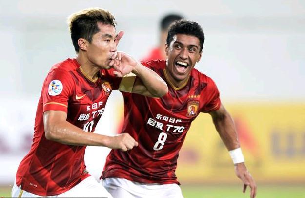 半场战报：三镇0-2山东，泽卡建功，刘洋破门（半场速报：三镇0-2山东，泽卡、刘洋先后建功）