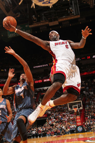 扑救成功率高达91.7%，侯森当选中超11月最佳守门员（凭91.7%扑救成功率，侯森荣膺中超11月最佳门将）