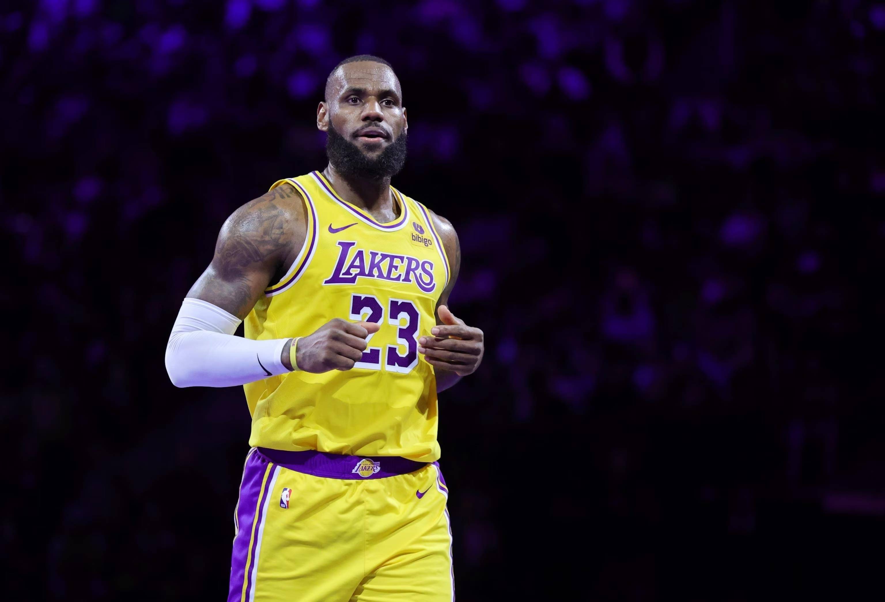 佩莱格里尼：塞维利亚落后时球迷往球场投掷杂物，这样不对（佩莱格里尼批评塞维利亚球迷：球队落后时向场内投掷杂物的行为不可取）