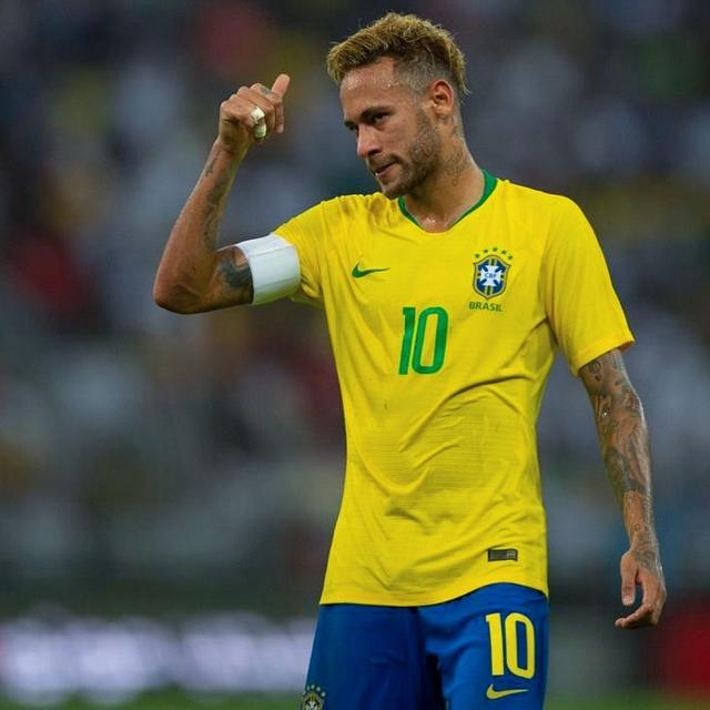 解说：独行侠内线短缺被马卡打爆 弗拉格持球冲击对体能消耗很大（点评：独行侠内线薄弱遭马卡肆虐 弗拉格持球突击体能消耗巨大）