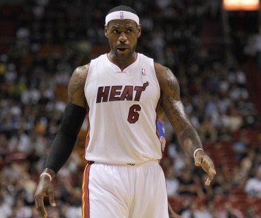 球队逼抢节奏像风暴一样（球队逼抢如狂风骤雨）