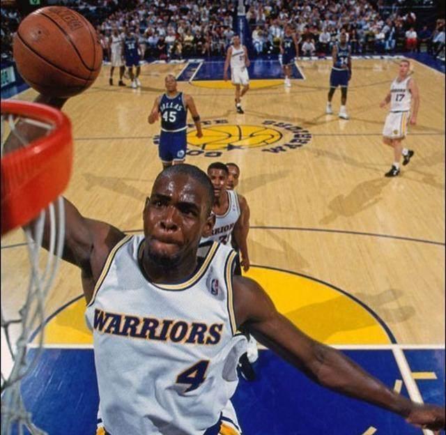 德甲前瞻：汉堡攻守俱废一败再败，斯图加特强势冲击欧冠区（德甲前瞻：汉堡攻防崩盘连败不止，斯图加特强势冲击欧冠席位）