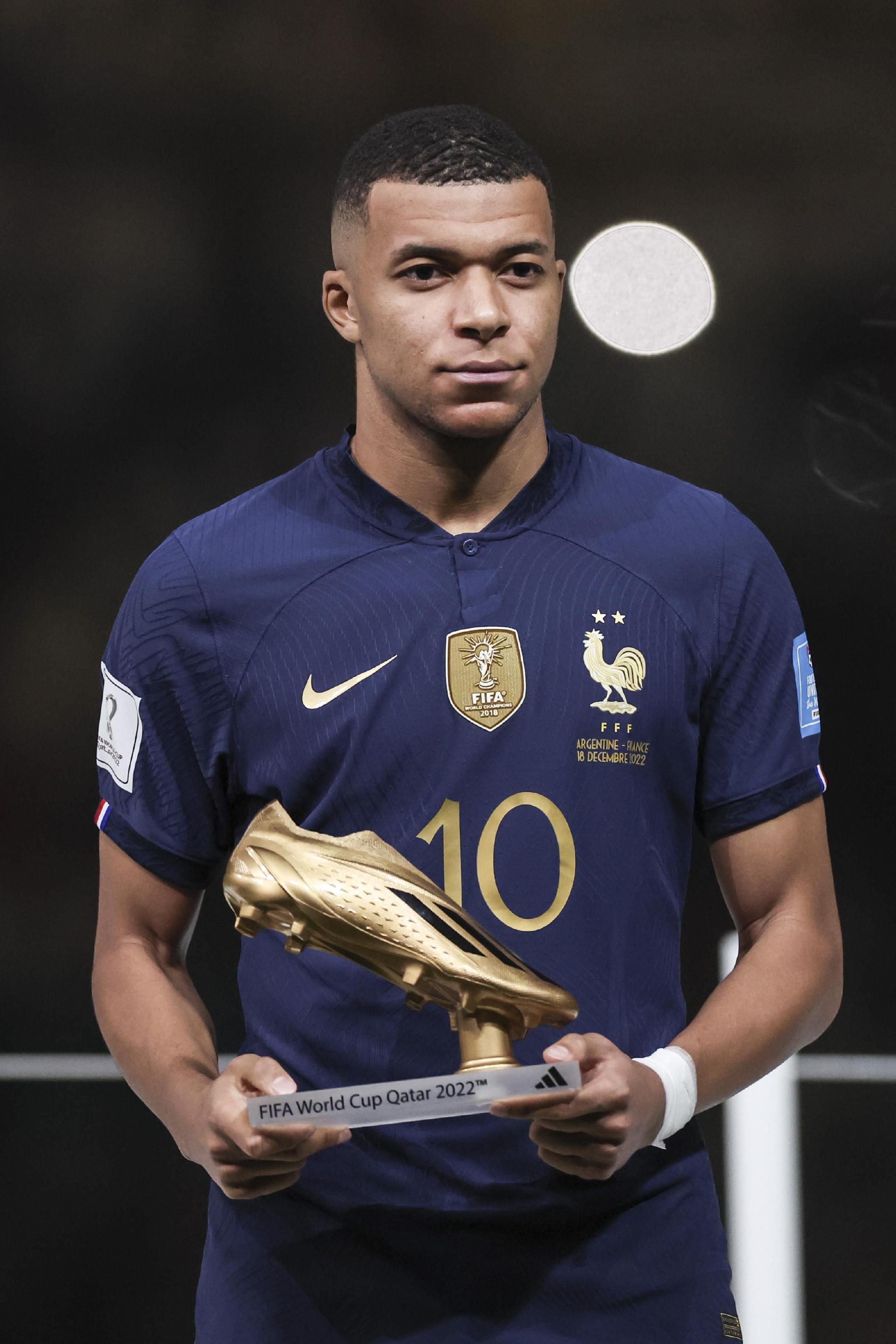 青岛男篮为何输山东？赛后刘维伟一针见血：情绪化，最后不该上他（青岛不敌山东因何所致？刘维伟赛后直言：情绪化作祟，末节不该让他上场）