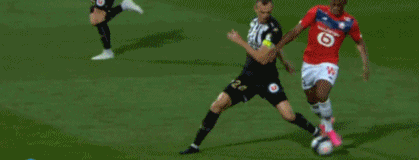 约基奇本赛季表现惊艳，篮板助攻领跑全联盟（约基奇本季大放异彩，篮板助攻双项联盟第一）