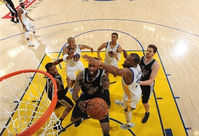 TA：FIFA在卖世界杯期间的停车证，价格是每场75至175美元（TA：FIFA将世界杯赛事停车证对外发售，单场售价75至175美元）