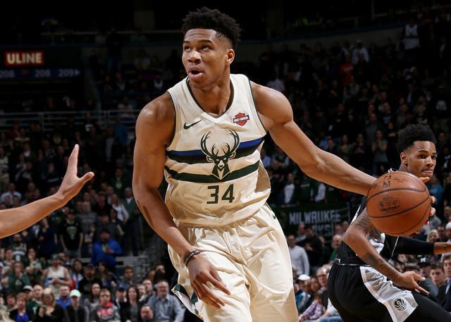 快速反击直接打穿整条防线（闪电反击一举撕裂整条防线）